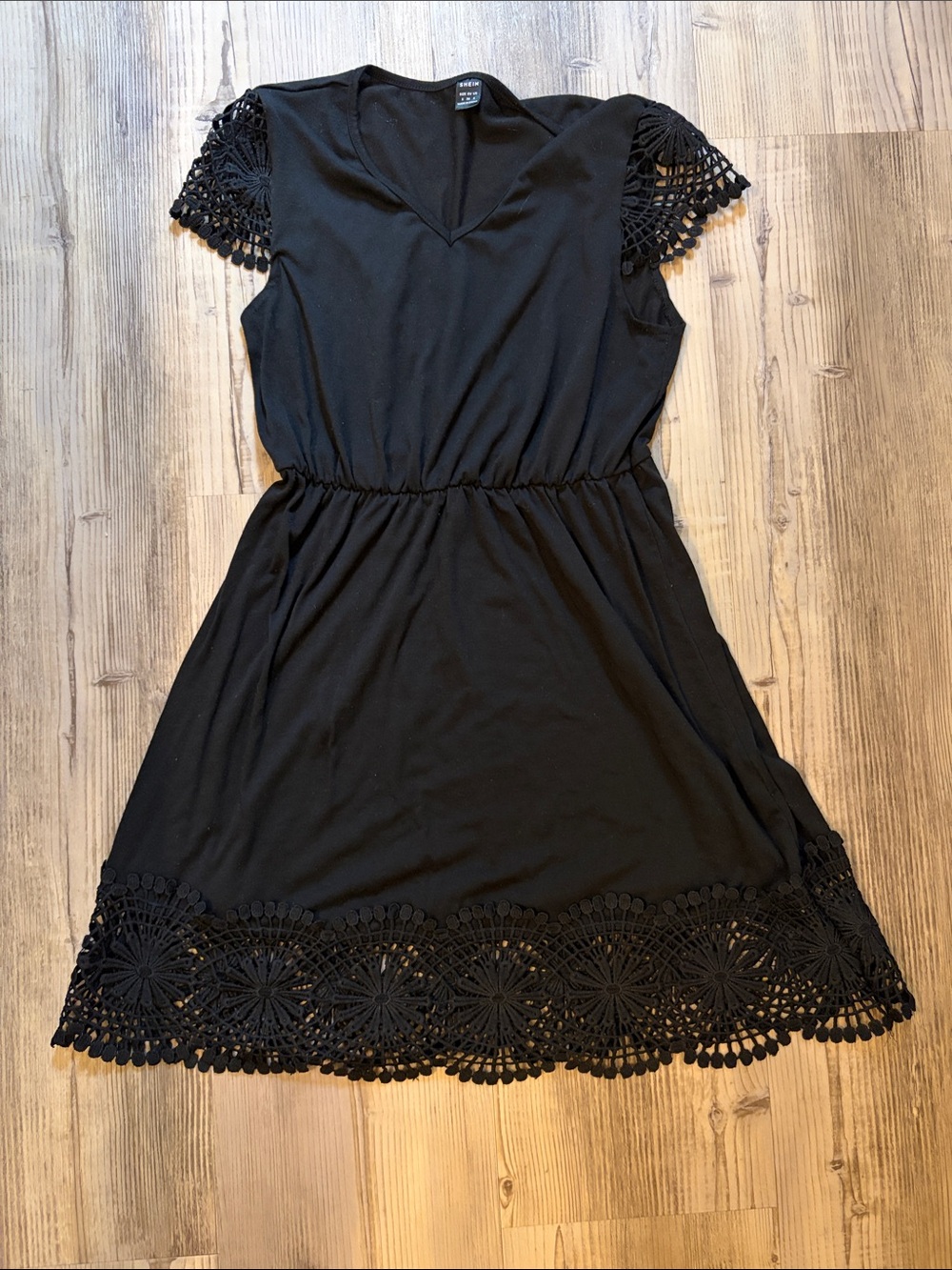 Women’s Black Crochet-Hem Short Sleeve Dress
